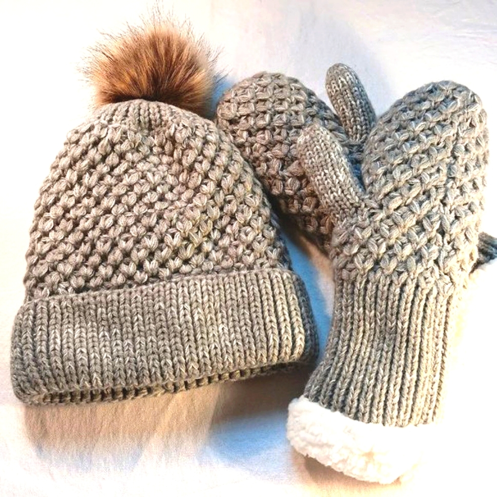 Faux Fur Pom Pom Winter Hat & Mitten Set Cozy Knit Grey Sherpa Lined OS